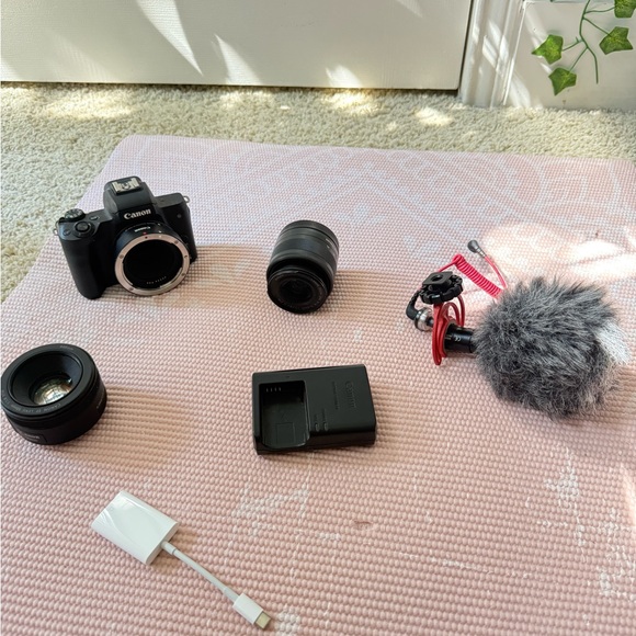 Canon Black Camera Set with Accessories - Picture 1 of 8